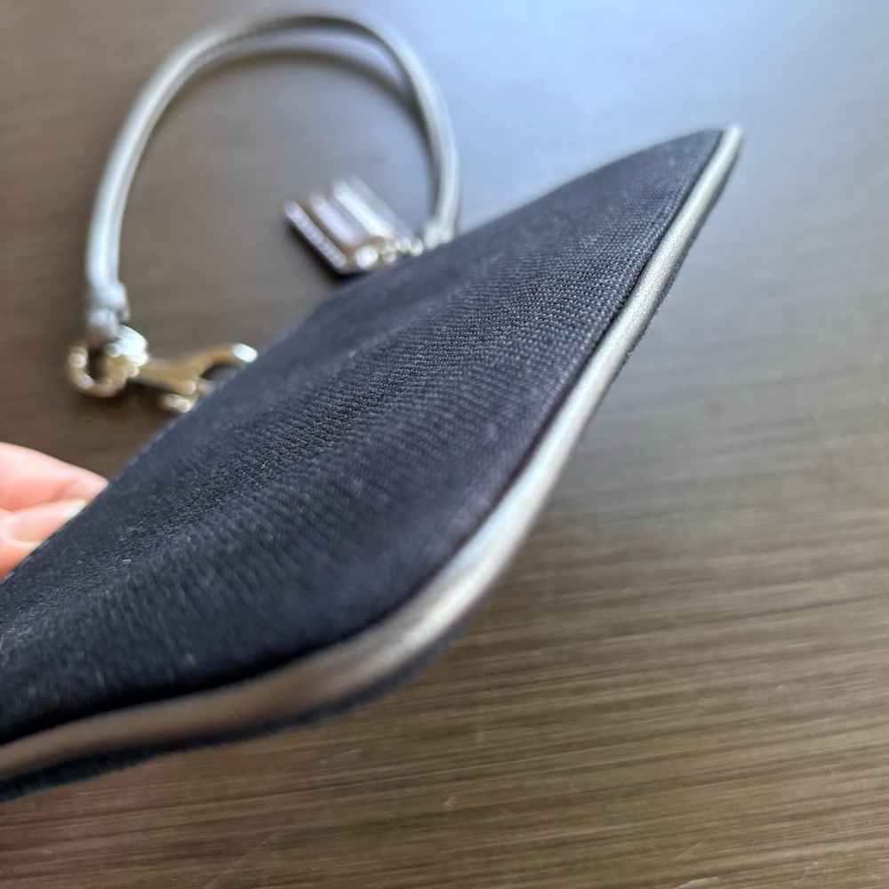 Coach Poppy Crystal Heart Wristlet (Blue/Silver) Limited Edition - Picture 10 of 11